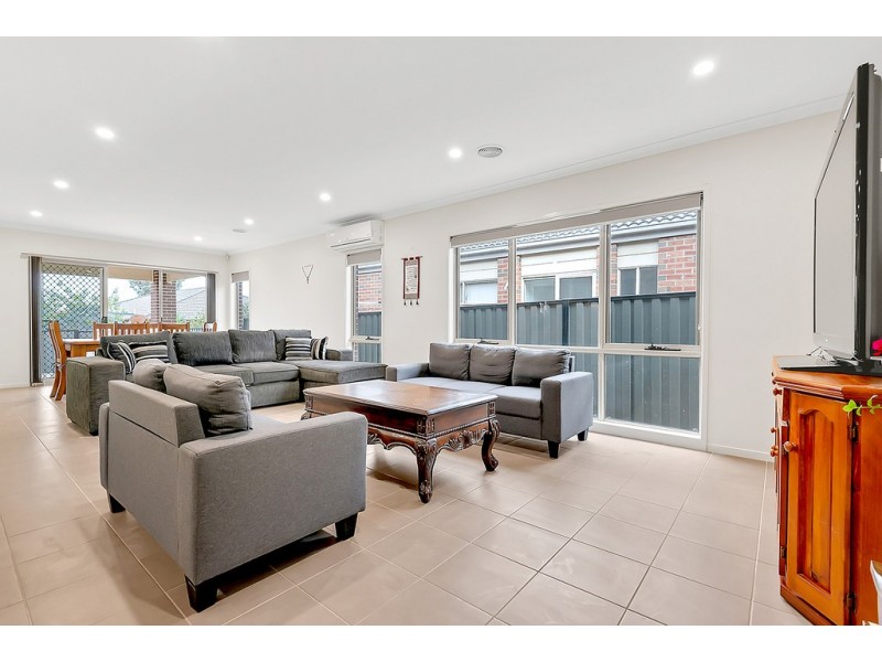 8 Kensley Circuit, Craigieburn VIC 3064