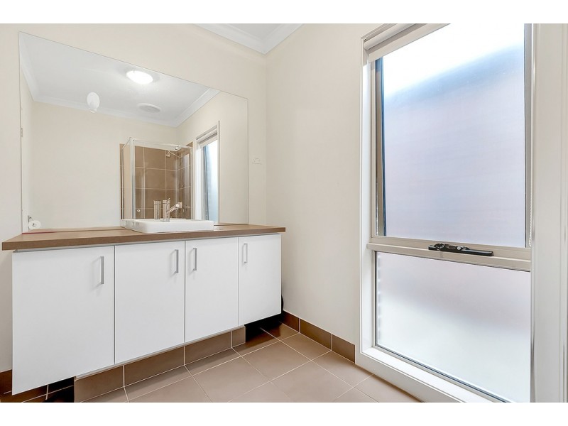 8 Kensley Circuit, Craigieburn VIC 3064