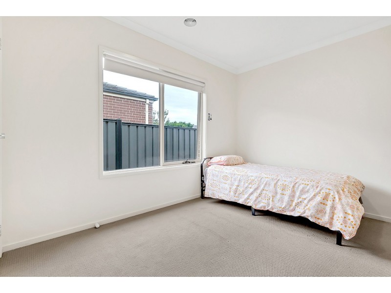 8 Kensley Circuit, Craigieburn VIC 3064