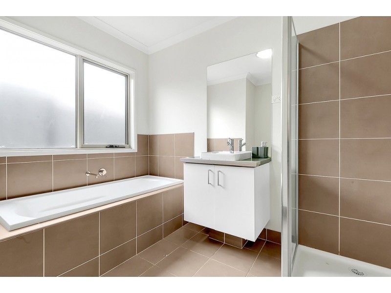 8 Kensley Circuit, Craigieburn VIC 3064