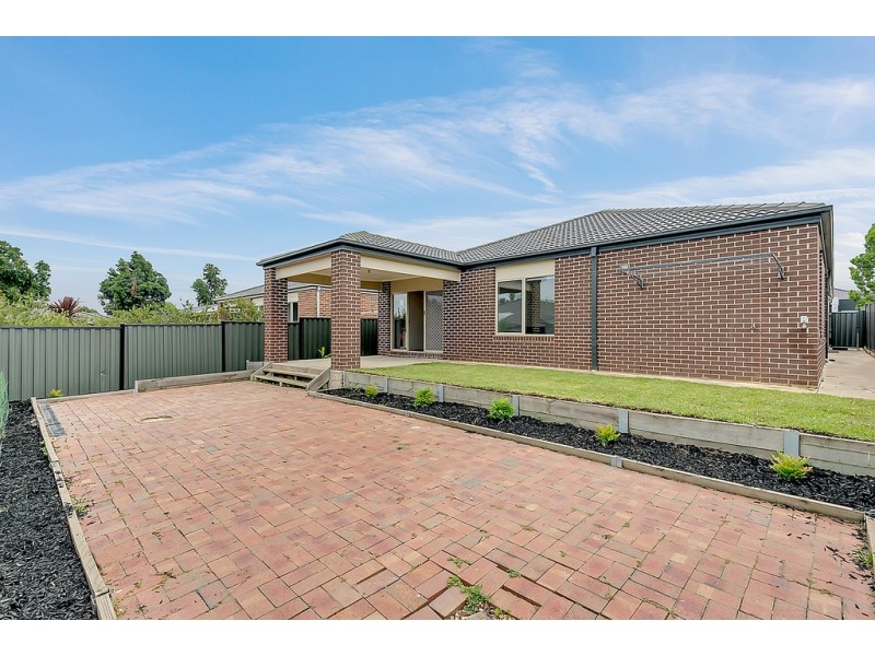 8 Kensley Circuit, Craigieburn VIC 3064