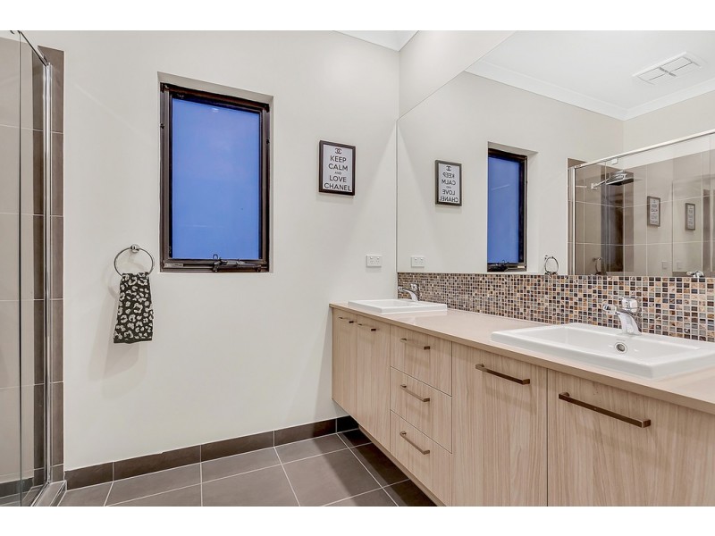 51 St Georges Boulevard, Mickleham VIC 3064