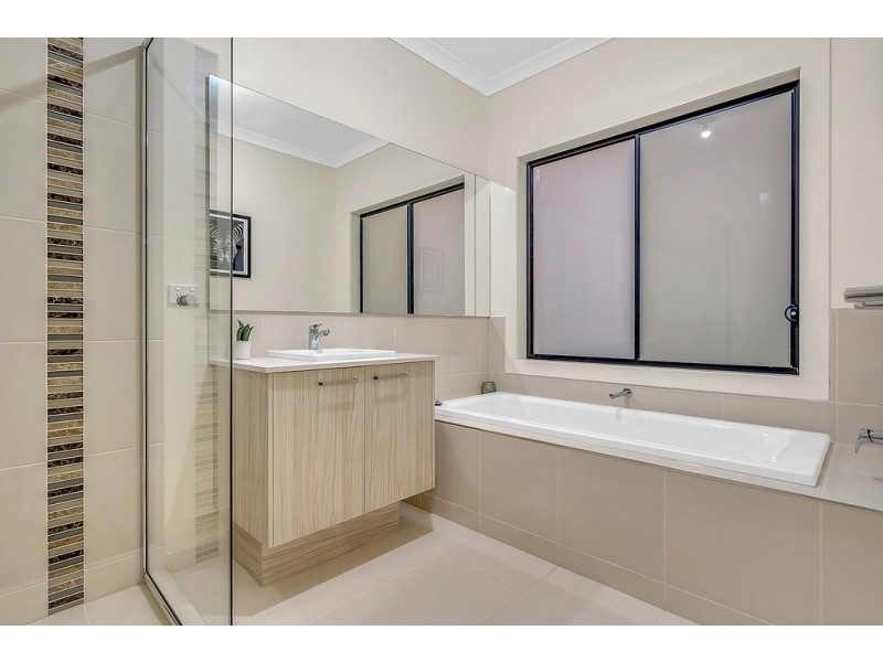 51 St Georges Boulevard, Mickleham VIC 3064