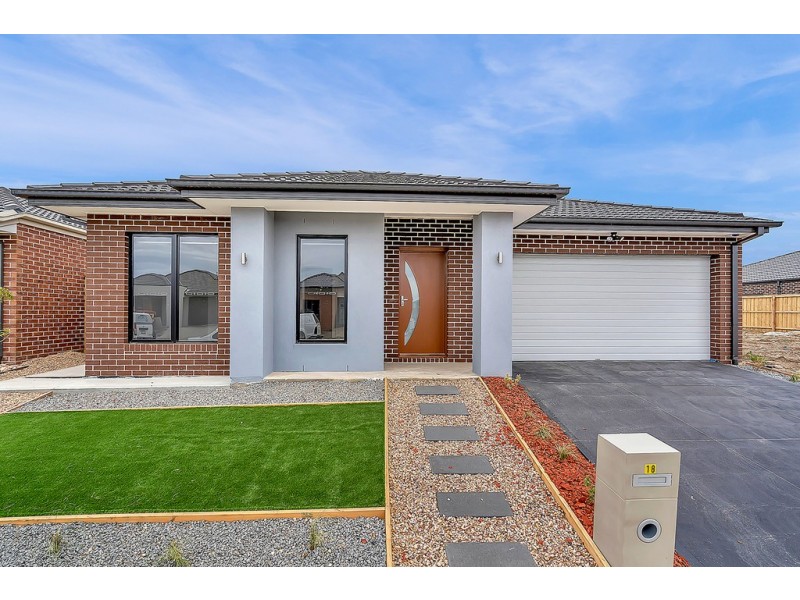 18 Oasis Avenue, Mickleham VIC 3064