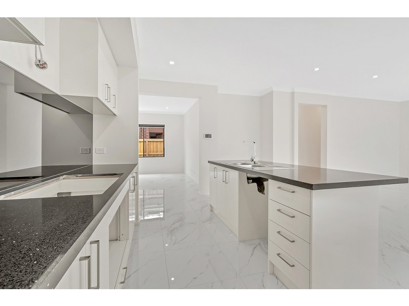 18 Oasis Avenue, Mickleham VIC 3064