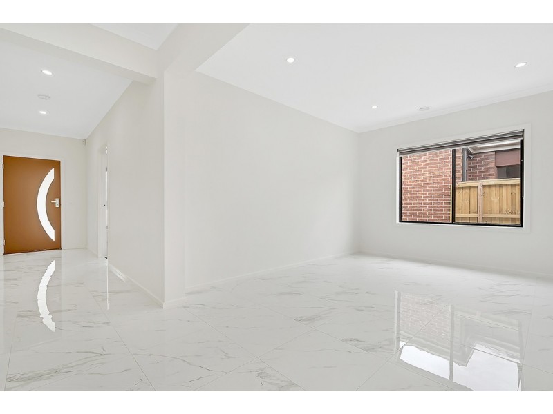 18 Oasis Avenue, Mickleham VIC 3064