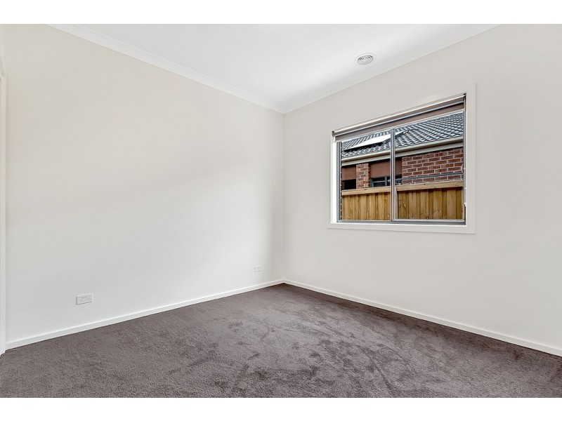 18 Oasis Avenue, Mickleham VIC 3064