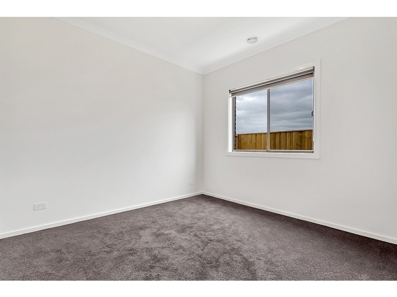 18 Oasis Avenue, Mickleham VIC 3064