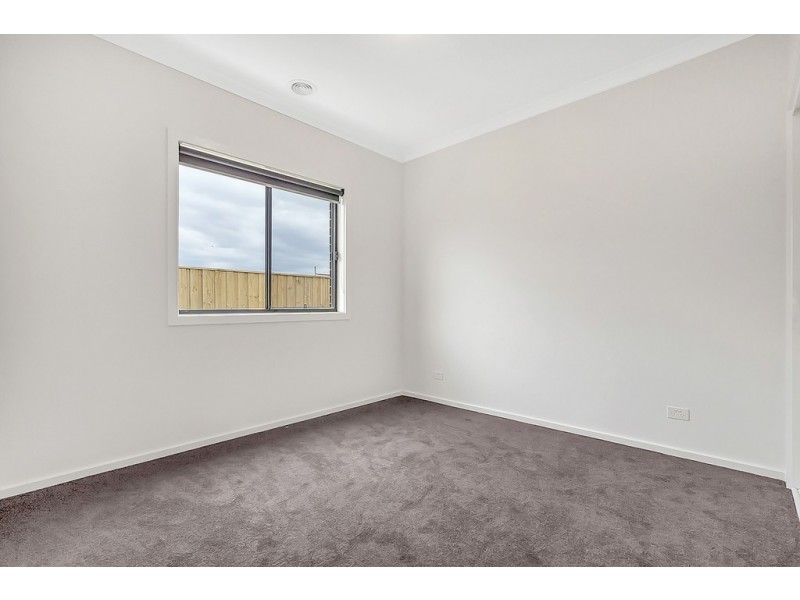 18 Oasis Avenue, Mickleham VIC 3064