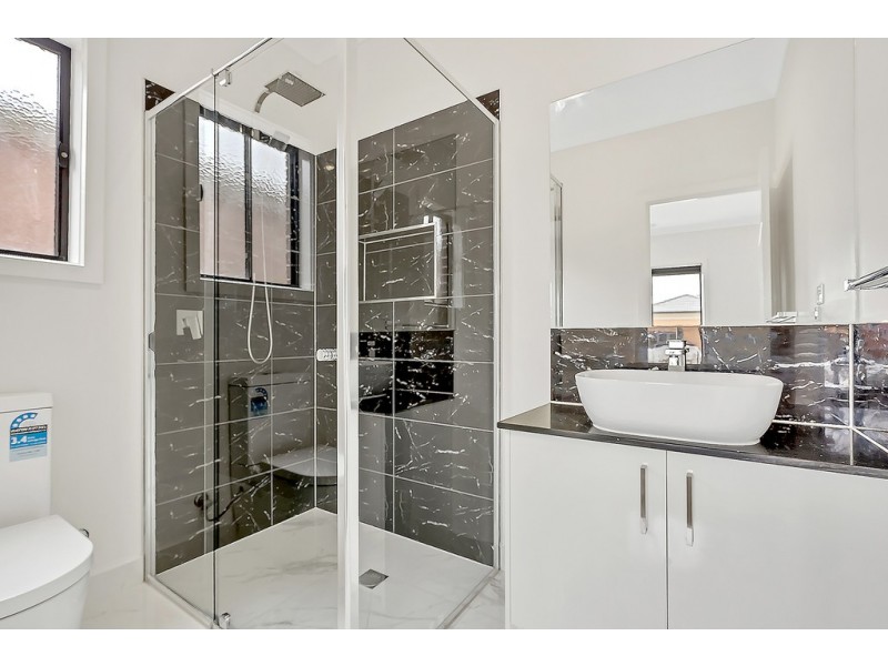 18 Oasis Avenue, Mickleham VIC 3064