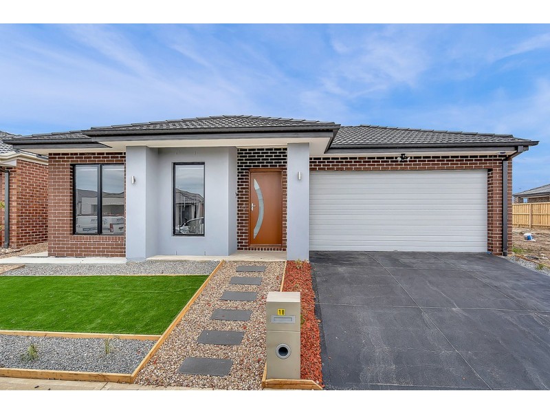 18 Oasis Avenue, Mickleham VIC 3064