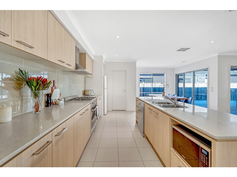 14 Bedgebury Street, Mickleham VIC 3064