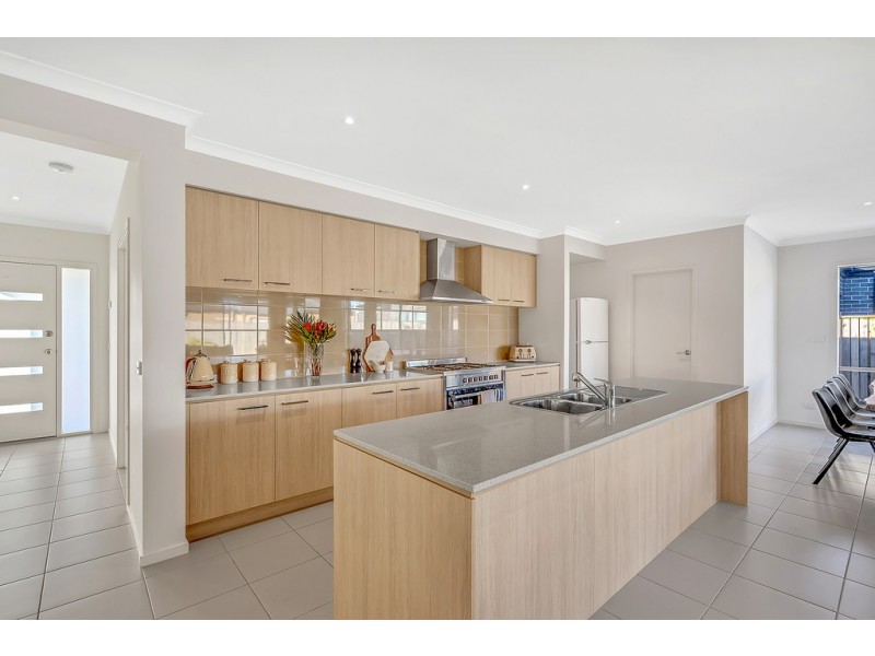 14 Bedgebury Street, Mickleham VIC 3064