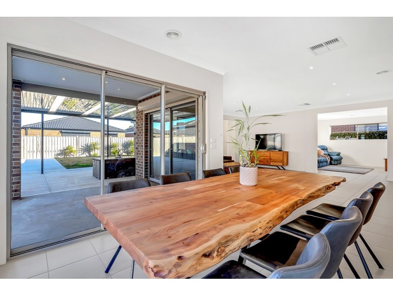 14 Bedgebury Street, Mickleham VIC 3064