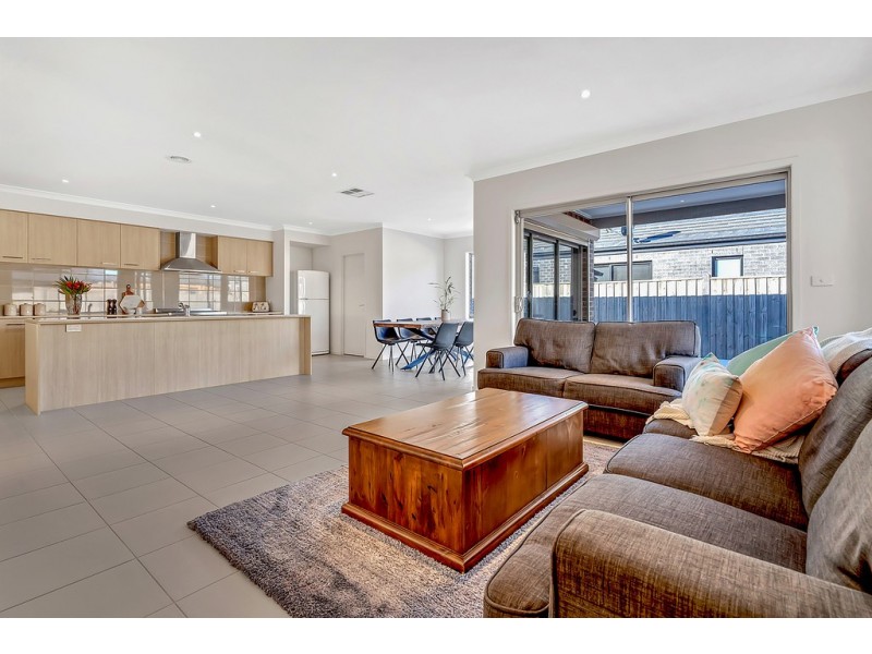 14 Bedgebury Street, Mickleham VIC 3064