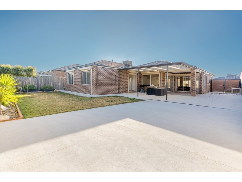14 Bedgebury Street, Mickleham VIC 3064