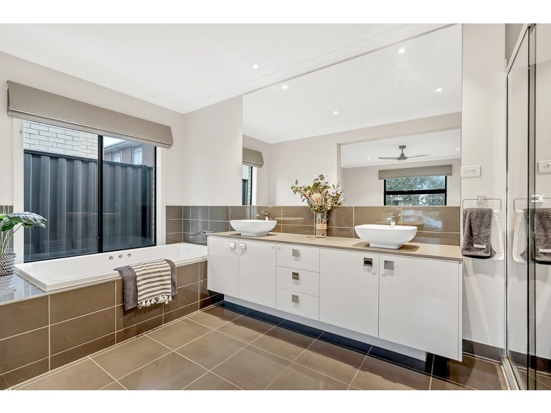 30 Euphoria Street, Craigieburn VIC 3064