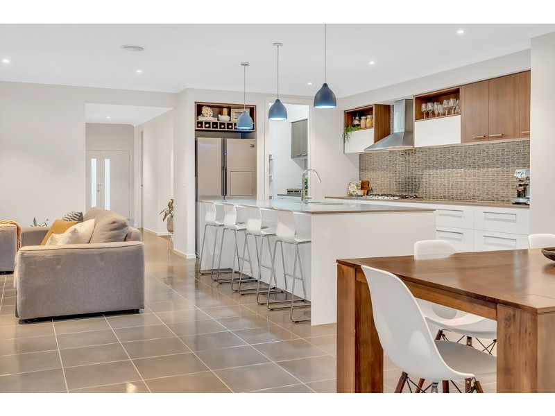 30 Euphoria Street, Craigieburn VIC 3064