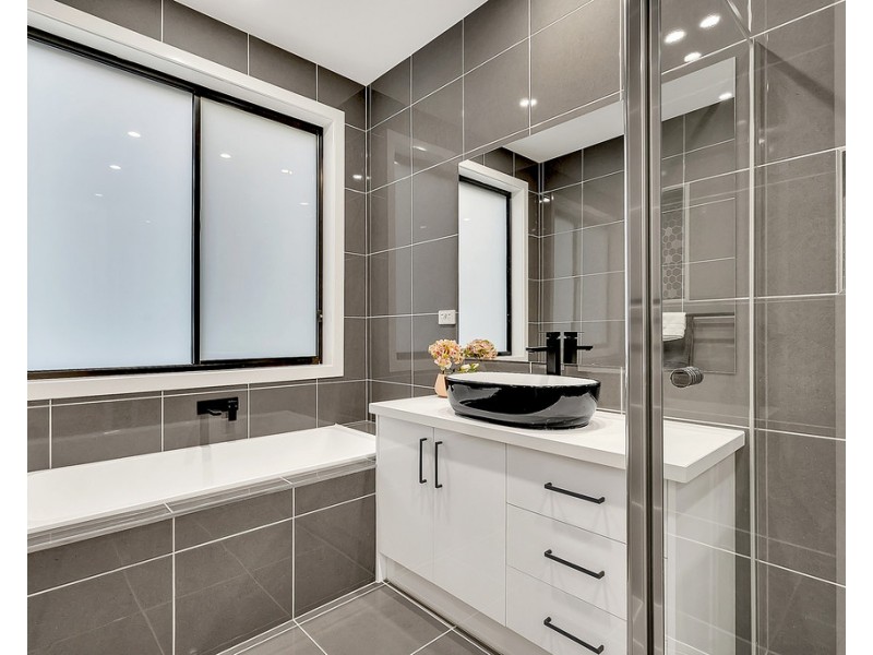 66 Clopton Rise, Craigieburn VIC 3064