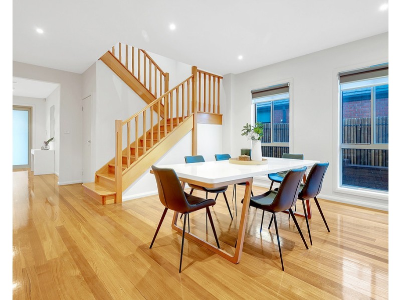 4 Clarendon Avenue, Craigieburn VIC 3064