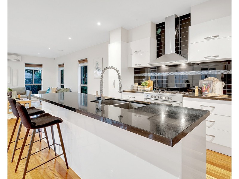 4 Clarendon Avenue, Craigieburn VIC 3064