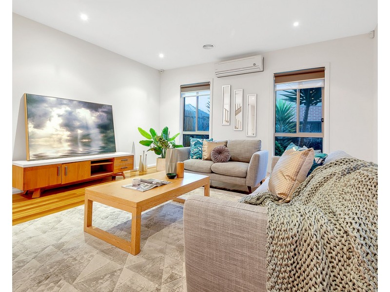 4 Clarendon Avenue, Craigieburn VIC 3064