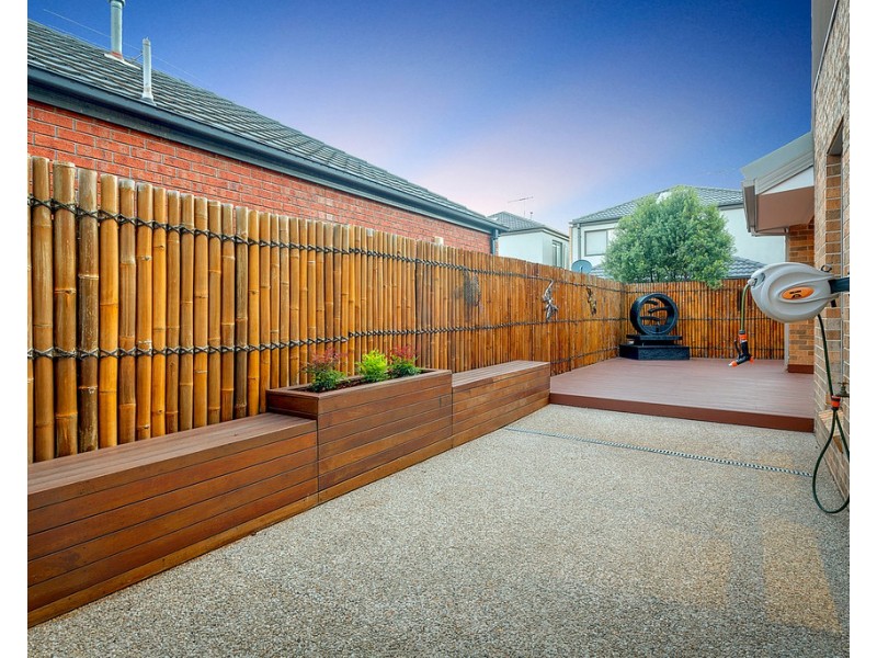 4 Clarendon Avenue, Craigieburn VIC 3064