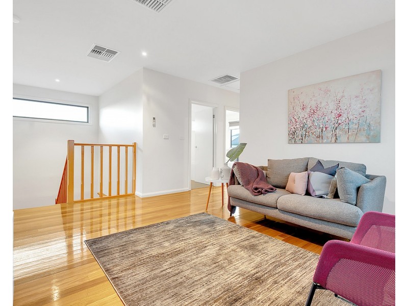 4 Clarendon Avenue, Craigieburn VIC 3064