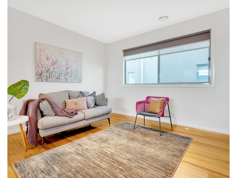 4 Clarendon Avenue, Craigieburn VIC 3064