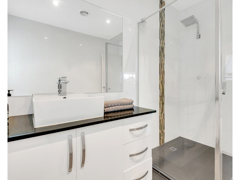 4 Clarendon Avenue, Craigieburn VIC 3064