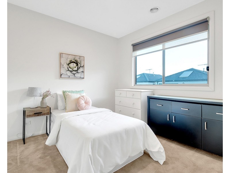 4 Clarendon Avenue, Craigieburn VIC 3064