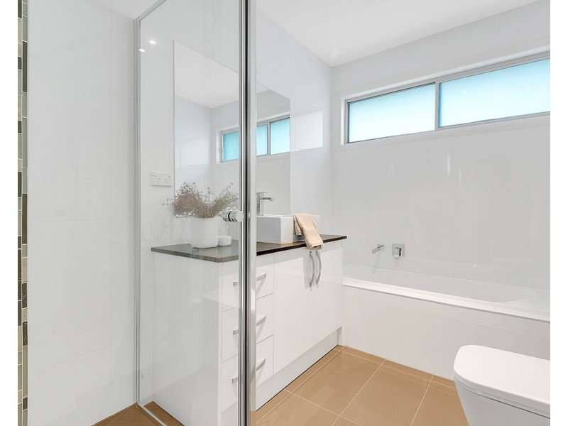 4 Clarendon Avenue, Craigieburn VIC 3064