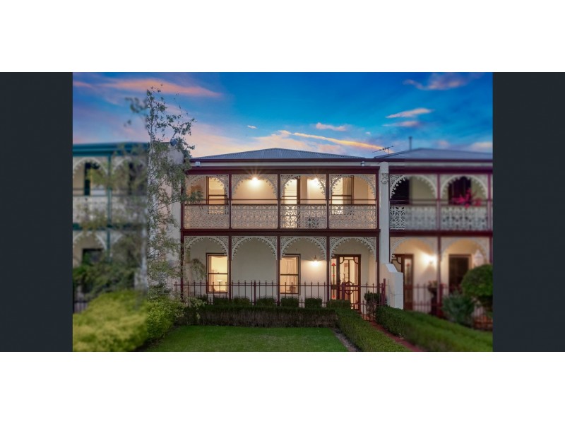 12 Simmonds Place, Roxburgh Park VIC 3064