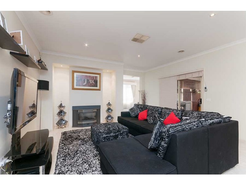 13 Marchmont Rise, Craigieburn VIC 3064