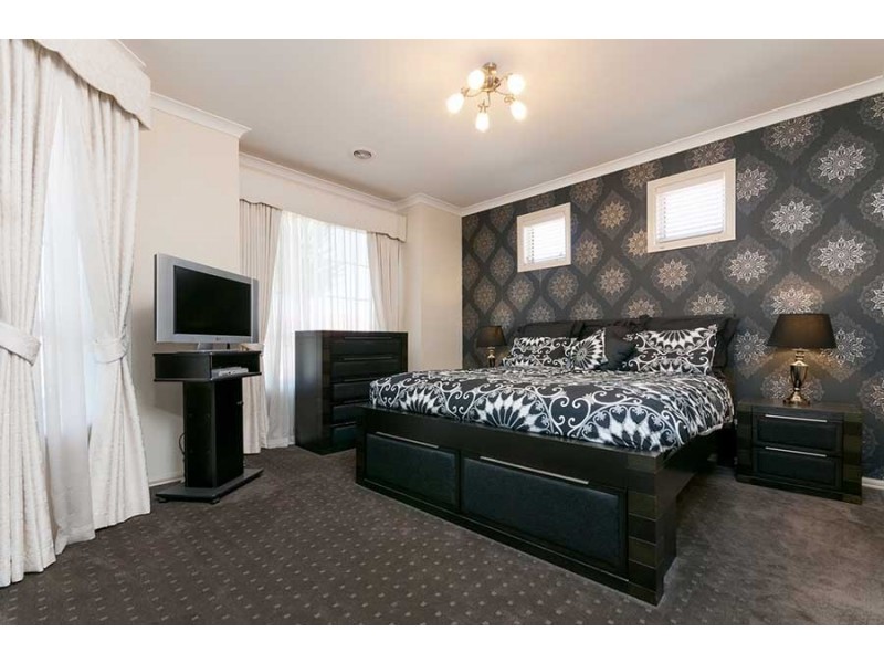 13 Marchmont Rise, Craigieburn VIC 3064