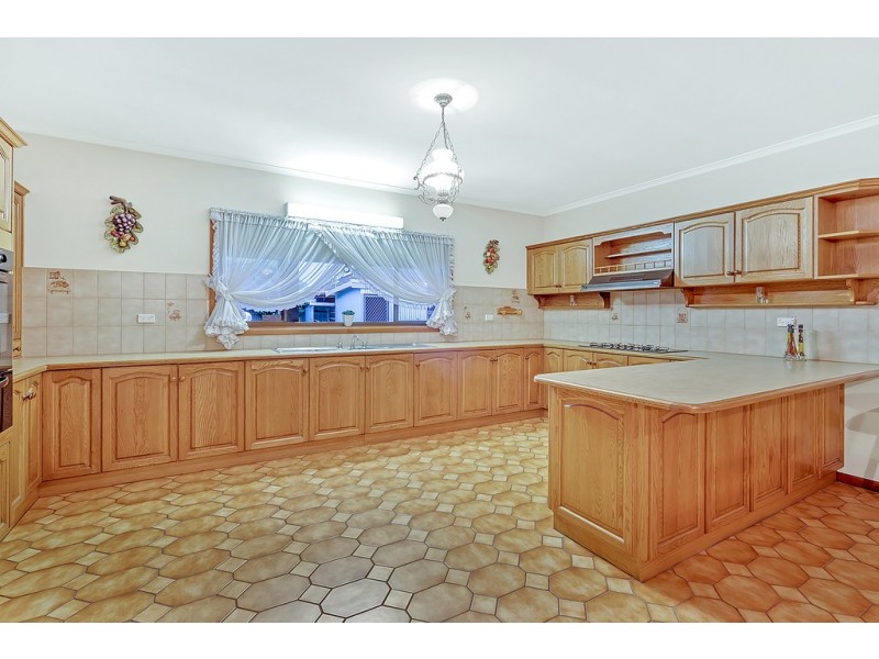 7 Burbank Drive, Reservoir VIC 3073