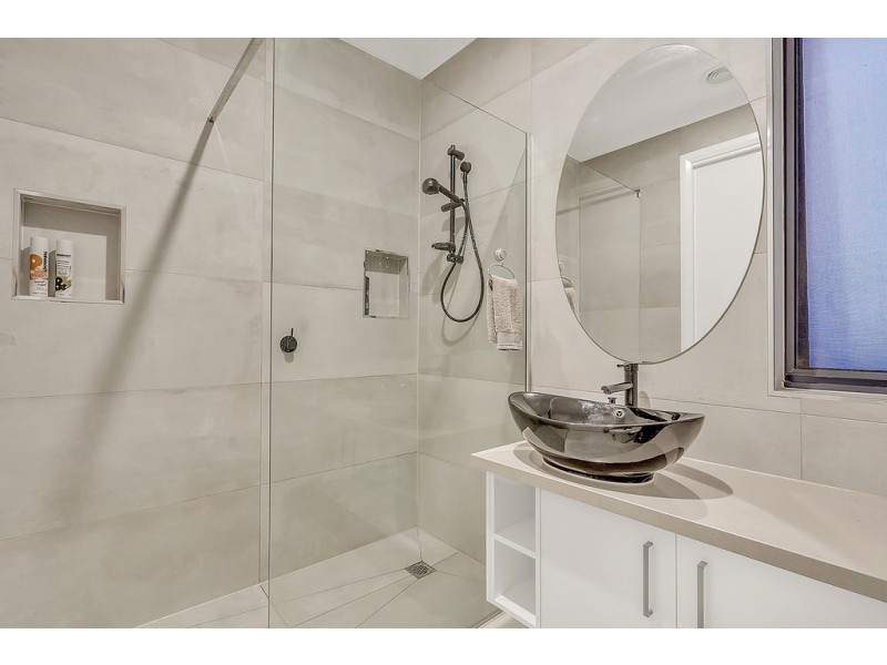 8 Element Street, Craigieburn VIC 3064
