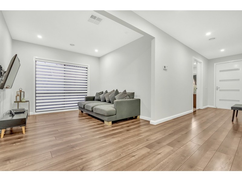 8 Element Street, Craigieburn VIC 3064