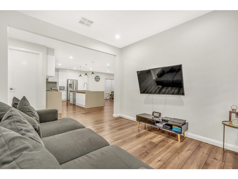 8 Element Street, Craigieburn VIC 3064