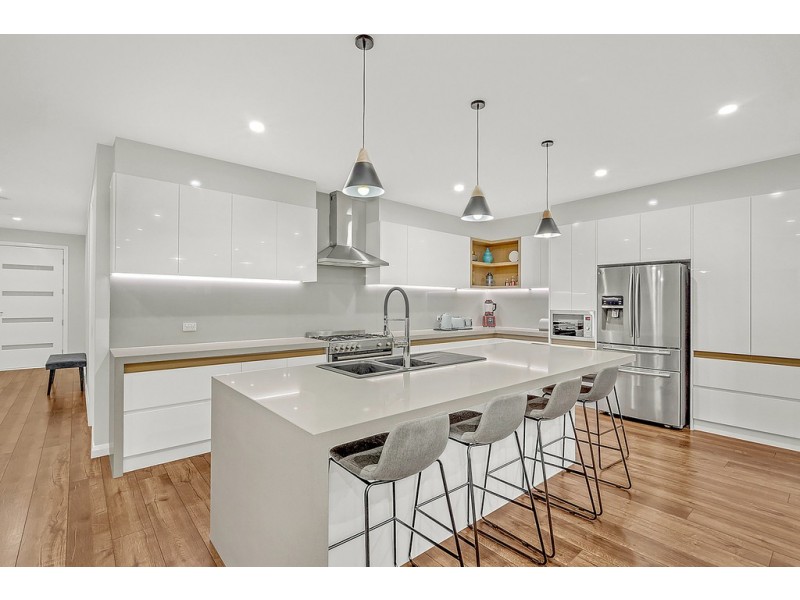 8 Element Street, Craigieburn VIC 3064