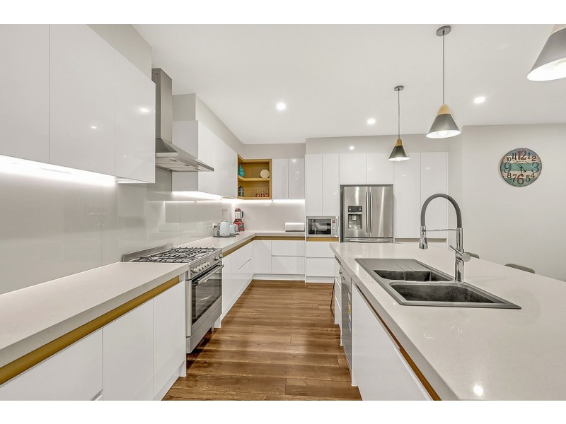 8 Element Street, Craigieburn VIC 3064