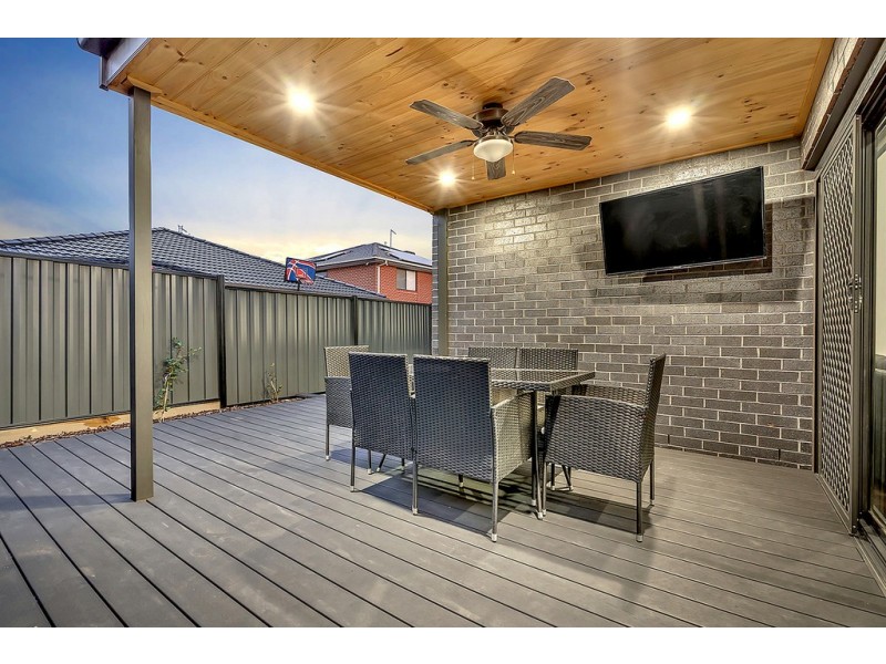 8 Element Street, Craigieburn VIC 3064