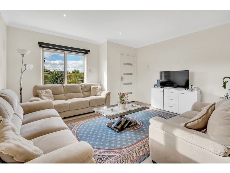 1/1 Hyde Park Avenue, Craigieburn VIC 3064