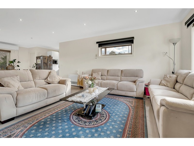 1/1 Hyde Park Avenue, Craigieburn VIC 3064