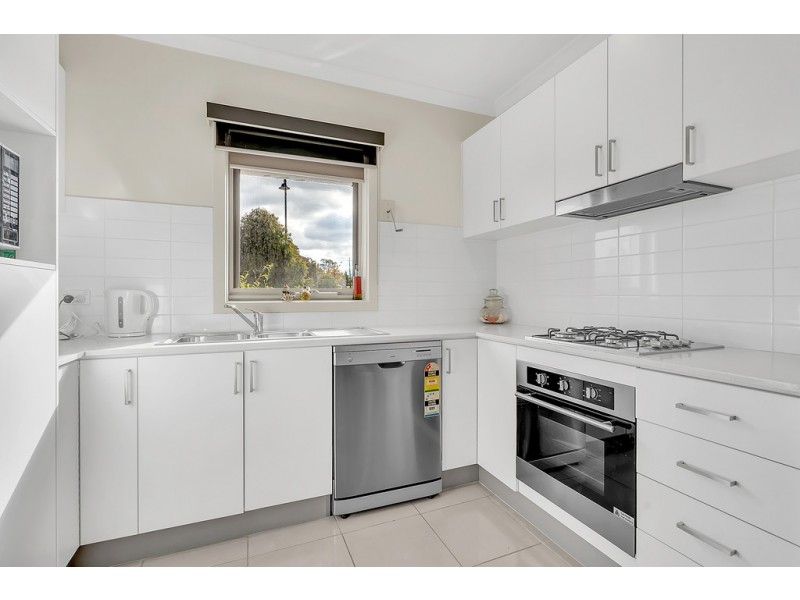 1/1 Hyde Park Avenue, Craigieburn VIC 3064