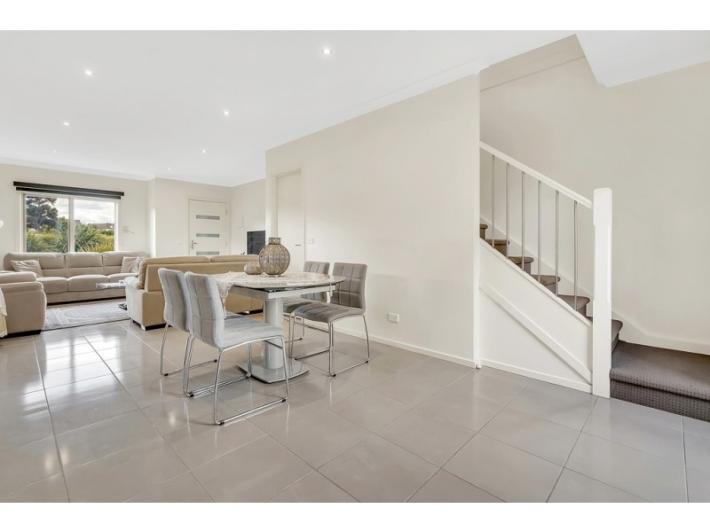 1/1 Hyde Park Avenue, Craigieburn VIC 3064