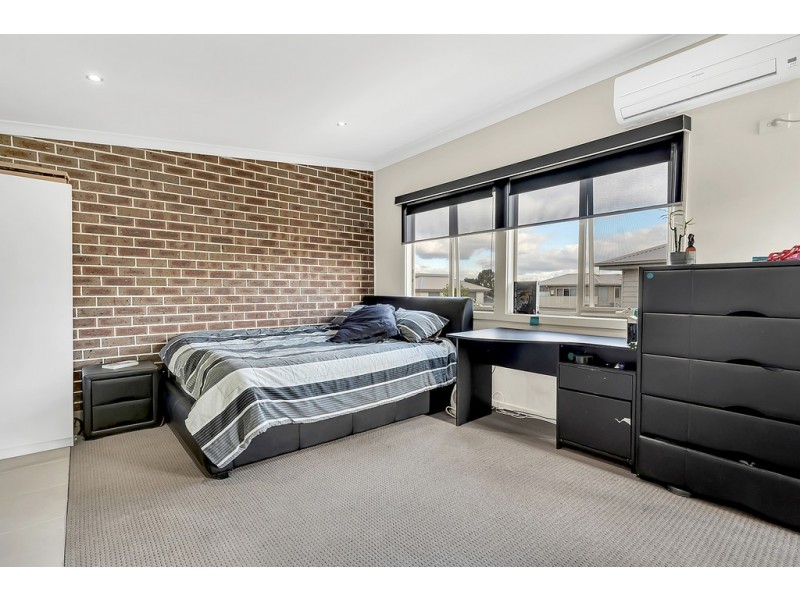 1/1 Hyde Park Avenue, Craigieburn VIC 3064