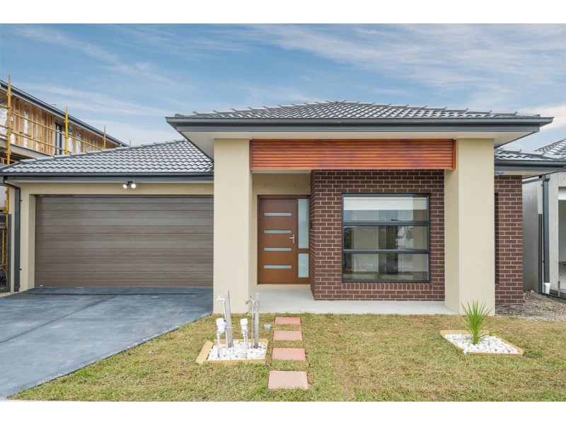 16 Sunmoth Road, Craigieburn VIC 3064