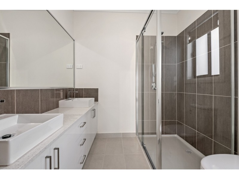 16 Sunmoth Road, Craigieburn VIC 3064