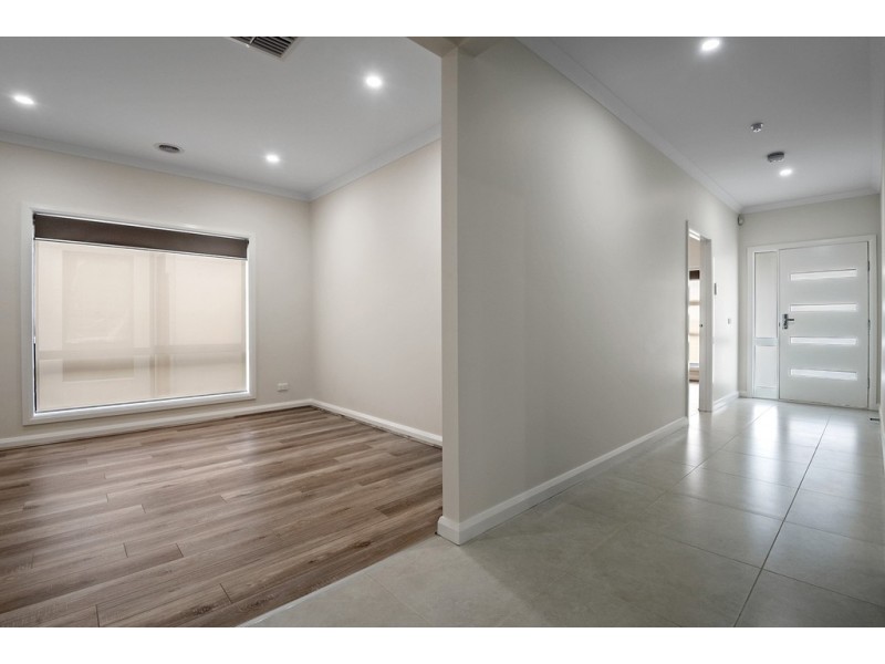 16 Sunmoth Road, Craigieburn VIC 3064